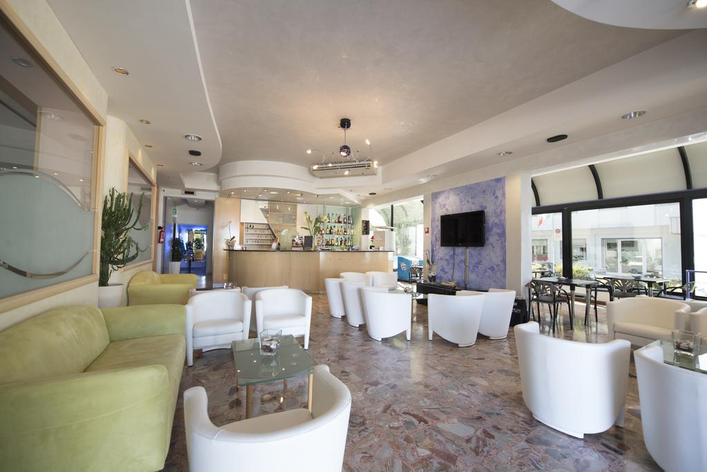 Hotel Iride & Spa Cesenatico Esterno foto