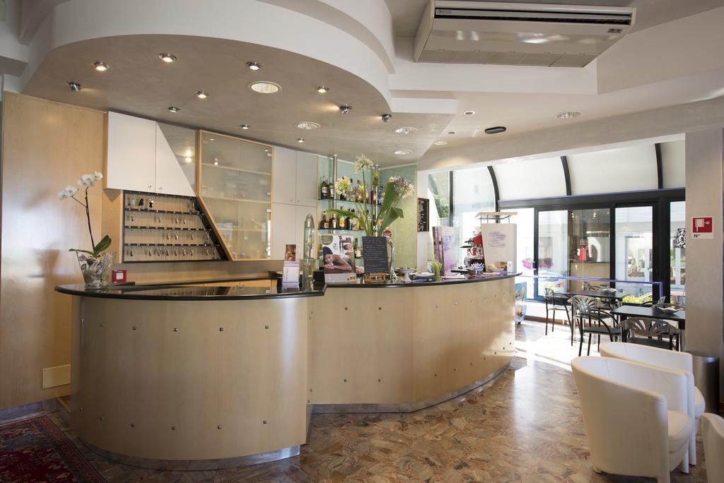 Hotel Iride & Spa Cesenatico Esterno foto